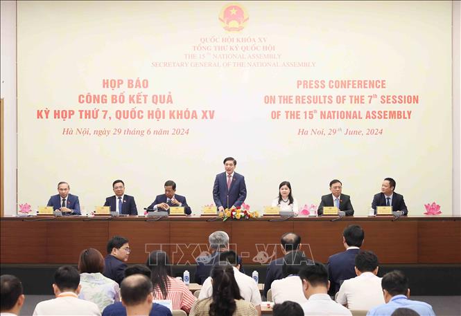 Tổng Thư ký Quốc hội, Chủ nhiệm Văn phòng Quốc hội Bùi Văn Cường phát biểu tại buổi họp báo. Ảnh: An Đăng - TTXVN