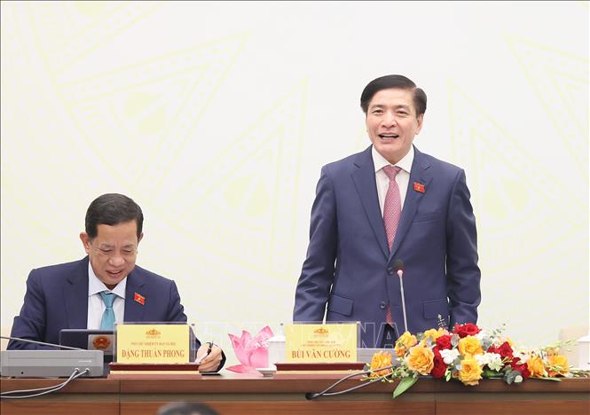 Tổng Thư ký Quốc hội, Chủ nhiệm Văn phòng Quốc hội Bùi Văn Cường phát biểu tại buổi họp báo. Ảnh: An Đăng - TTXVN