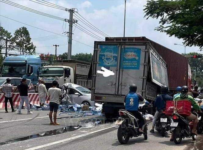 Hiện trường vụ tai nạn giao thông liên hoàn tại huyện Bàu Bàng, tỉnh Bình Dương. Ảnh: TTXVN phát