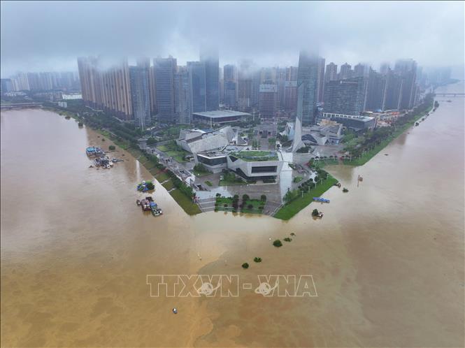 Cảnh ngập lụt ở Trường Sa, thủ phủ tỉnh Hồ Nam, Trung Quốc, ngày 26/6/2024. Ảnh: THX/TTXVN