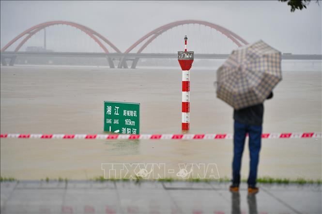 Nước sông dâng cao do mưa lớn ở Trường Sa, thủ phủ tỉnh Hồ Nam, Trung Quốc, ngày 26/6/2024. Ảnh: THX/TTXVN