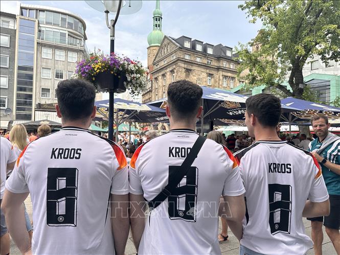 Số 8 của Toni Kroos là số áo được các cổ động viên Đức ưa chuộng nhất. Ảnh: Anh Ngọc - PV TTXVN từ Dortmund (Đức)

