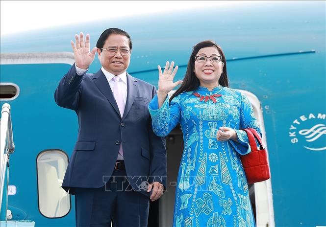 Prime Minister Pham Minh Chinh and his spouse Le Thi Bich Tran leave Hanoi for RoK visit. VNA Photo: Dương Giang