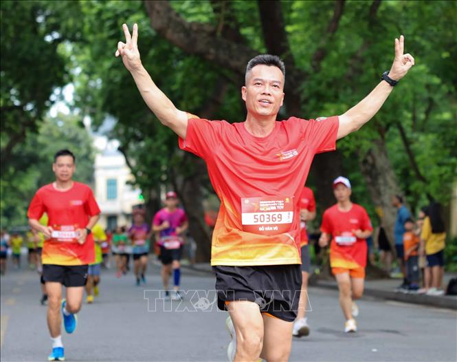 A runner participates in the race. VNA Photo: Thanh Tùng