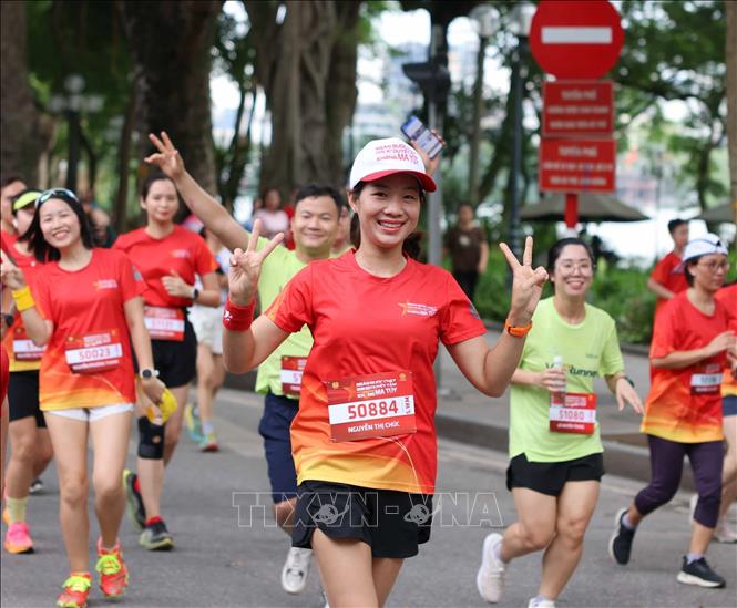 Runners participate in the race. VNA Photo: Thanh Tùng