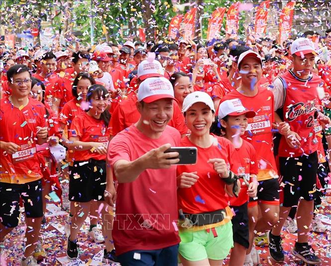 Runners join in the race to promote healthy lifestyle. VNA Photo: Thanh Tùng