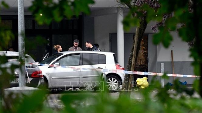 Cảnh sát điều tra tại hiện trường vụ nổ súng ở thành phố Thionvill, Pháp ngày 30/6/2024. Ảnh: RTL Today/TTXVN