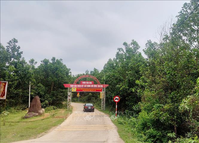 Hệ thống đường giao thông được đầu tư, nâng cấp, thuận tiện cho nhân dân đi lại, giao thương. Ảnh: Thanh Vân-TTXVN 
