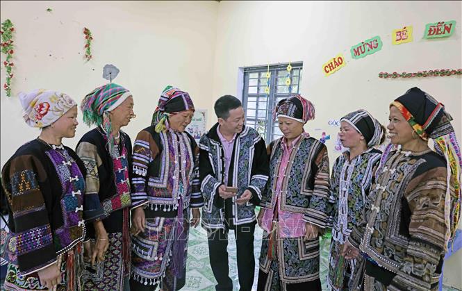 Trang phục người Lô Lô Đen ở xã Xín Cái, Mèo Vạc. Ảnh: Trần Việt - TTXVN