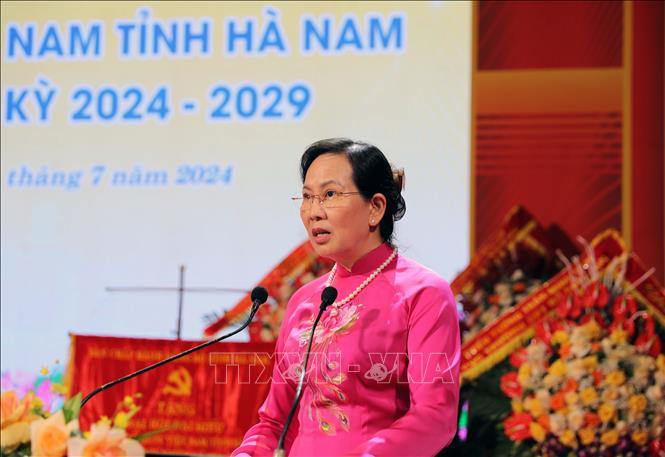 Bi thư Tỉnh ủy Hà Nam Lê Thị Thủy phát biểu tại Đại hội. Ảnh: Đại Nghĩa - TTXVN 