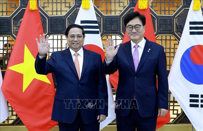 Prime Minister Pham Minh Chinh meets with Speaker of the National Assembly of the Republic of Korea Woo Won-shik in Seoul on July 2. VNA Photo: Dương Giang
