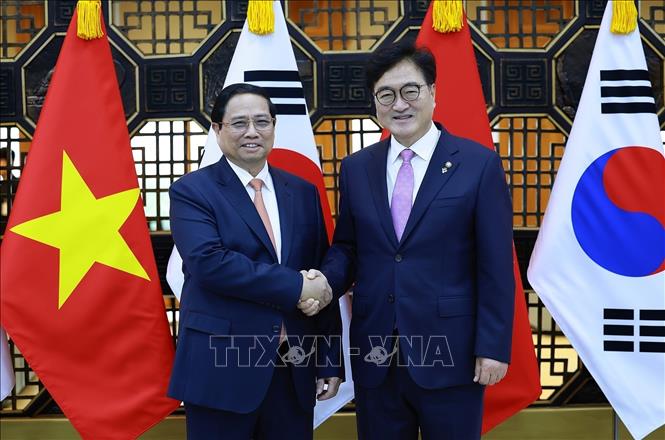 Prime Minister Pham Minh Chinh meets with Speaker of the National Assembly of the Republic of Korea Woo Won-shik in Seoul on July 2. VNA Photo: Dương Giang
