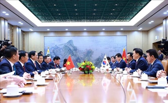 Prime Minister Pham Minh Chinh meets with Speaker of the National Assembly of the Republic of Korea Woo Won-shik in Seoul on July 2. VNA Photo: Dương Giang