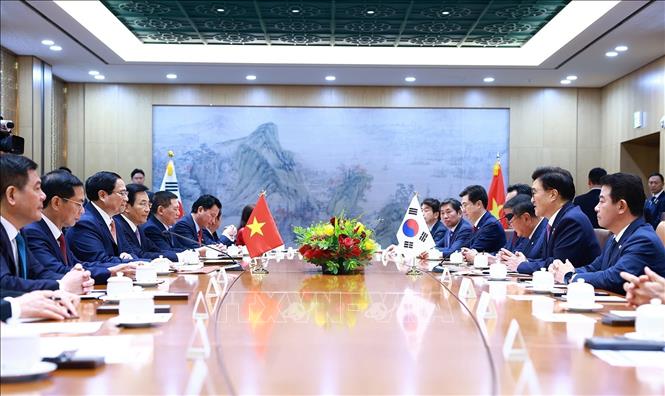 Prime Minister Pham Minh Chinh meets with Speaker of the National Assembly of the Republic of Korea Woo Won-shik in Seoul on July 2. VNA Photo: Dương Giang