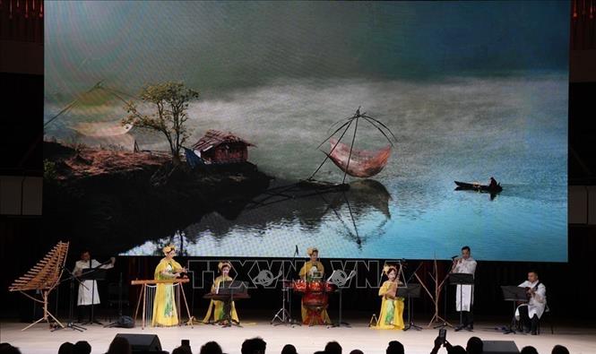 An art performance at the programme's opening ceremony. VNA Photo: Quang Vinh