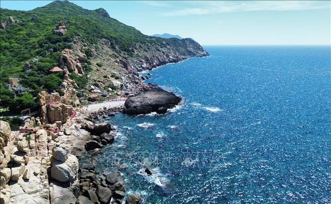 A coastal area inside the marine reserve of Nui Chua national park in Ninh Hai district, Ninh Thuan province. VNA Photo: Nguyễn Thành