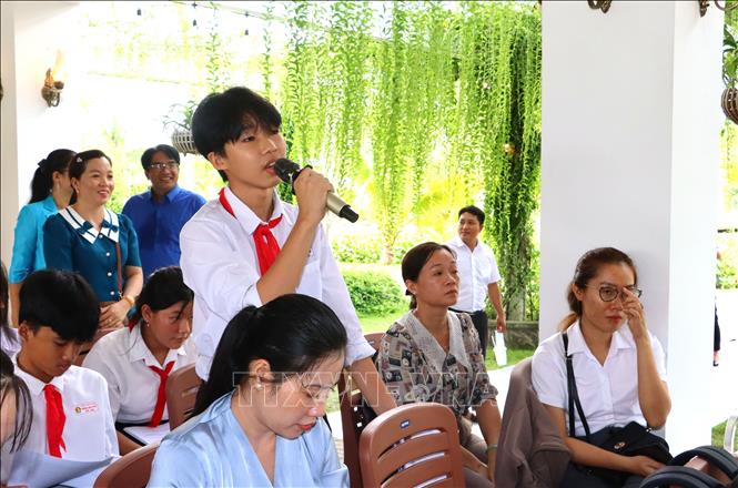 Đại diện học sinh đóng góp ý kiến. Ảnh: Lê Thúy Hằng - TTXVN