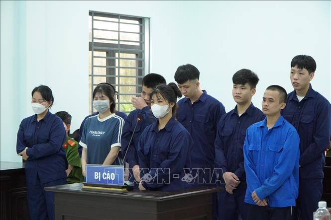 Các bị cáo tại phiên toà. Ảnh: Đậu Tất Thành - TTXVN
                             