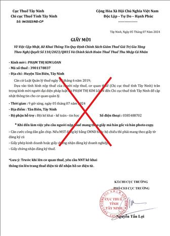 Giấy mời mà các đối tượng sử dụng để giả mạo cơ quan Thuế nhằm mục đích lừa đảo chiếm đoạt tài sản. Ảnh: Minh Phú - TTXVN