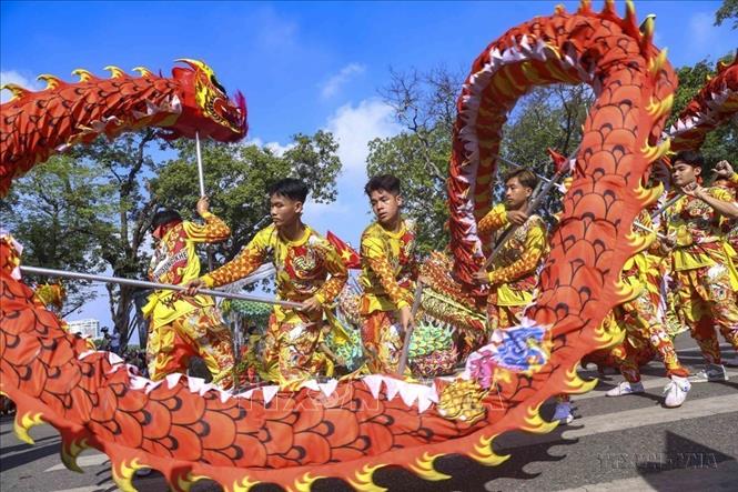Tiết mục múa rồng của huyện Thanh Oai, Hà Nội tại Carnaval Festival Thu Hà Nội 2023. Ảnh: Tuấn Đức - TTXVN