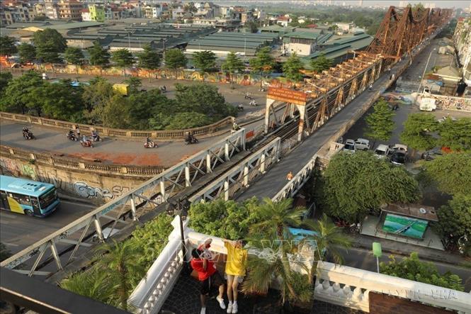 Vẻ đẹp cầu Long Biên khi Hà Nội vào thu. Ảnh: Minh Quyết - TTXVN