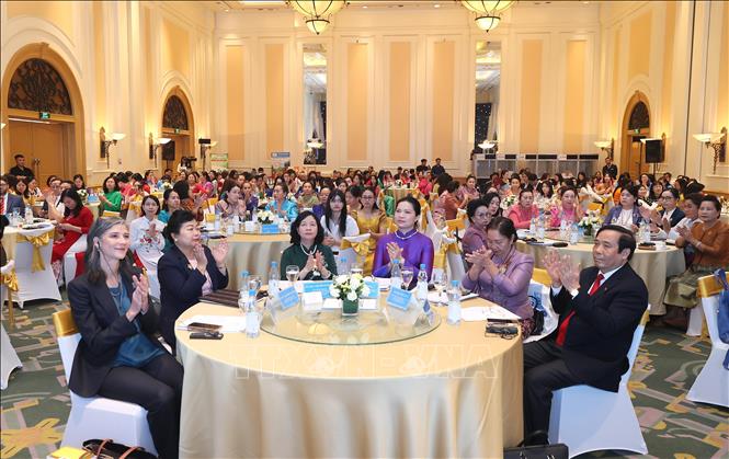 Vietnam and international guests at the forum. VNA Photo: An Đăng