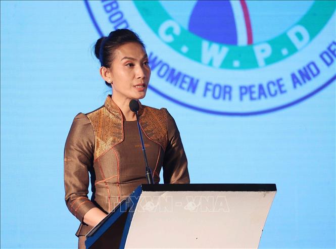 Kyong Sorita, Secretary of State of the Cambodian Ministry of Women’s Affairs, shares that Cambodian Government has initiated the first phase of a strategy for socio-economic development aimed at promoting gender equality and empowering women and children. VNA Photo: An Đăng