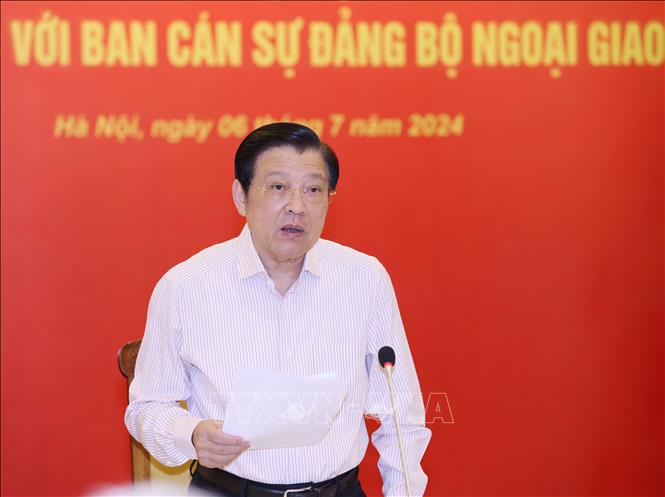 Đồng chí Phan Đình Trạc, Uỷ viên Bộ Chính trị, Bí thư Trung ương Đảng, Trưởng Ban Nội chính Trung ương, Thường trực Tiểu ban Văn kiện phát biểu chỉ đạo hội nghị. Ảnh: Phương Hoa – TTXVN