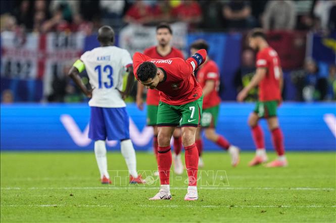 Tiền đạo Bồ Đào Nha Cristiano Ronaldo (số 7) trong trận gặp tuyển Pháp. Ảnh: THX/TTXVN