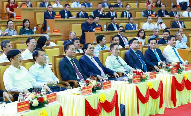 Thủ tướng Phạm Minh Chính và các đại biểu dự Hội nghị công bố Quy hoạch tỉnh Hưng Yên. Ảnh: Dương Giang-TTXVN 
