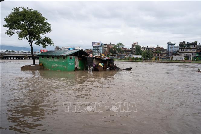 Cảnh ngập lụt sau những trận mưa lớn tại Kathmandu, Nepal, ngày 6/7/2024. Ảnh: THX/TTXVN
