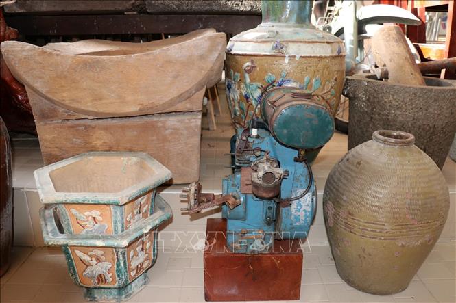 Các hiện vật được lưu trữ là những vật dụng gần gũi với cuộc sống người dân Nam bộ. Ảnh: Hữu Chí - TTXVN