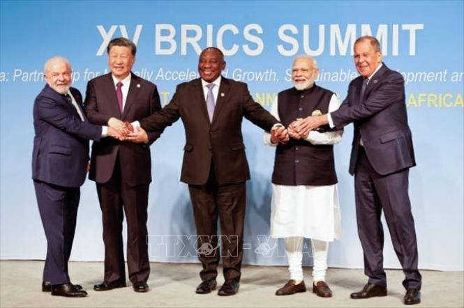 (Tư liệu) Lãnh đạo các nước thành viên BRICS chụp ảnh chung tại Hội nghị thượng đỉnh ở Johannesburg, Nam Phi ngày 23/8/2023. Ảnh: Getty Images/TTXVN
