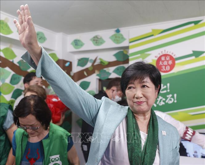 Bà Yuriko Koike tái đắc cử Thống đốc Tokyo (Nhật Bản) nhiệm kỳ thứ 3 liên tiếp, ngày 7/7/2024. Ảnh: Kyodo/TTXVN