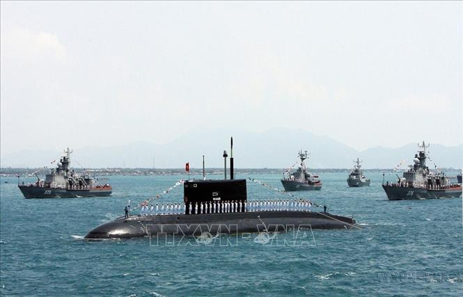 Lữ đoàn Tàu ngầm 189 không ngừng nỗ lực vượt qua khó khăn, thử thách trong những năm qua để vươn lên làm chủ những tàu ngầm hiện đại, là lực lượng nòng cốt trong bảo vệ chủ quyền biển, đảo của Tổ quốc. Ảnh: Nguyễn Khang - TTXVN