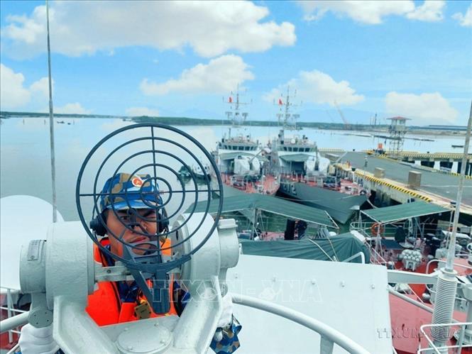 Chiến sĩ Lữ đoàn Tàu pháo - tên lửa 167 tham gia Hội thi khởi động máy chính đầu Xuân Quý Mão 2023. Ảnh: TTXVN phát


