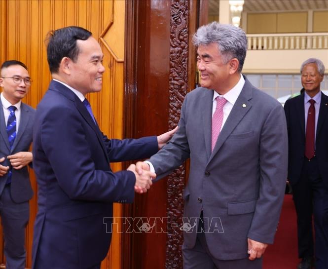 Phó Thủ tướng Trần Lưu Quang tiếp ông Jung Won Ju, Chủ tịch Tập đoàn DAEWOO E&C, kiêm Chủ tịch Hiệp hội Xây dựng Nhà ở Hàn Quốc. Ảnh: Văn Điệp - TTXVN