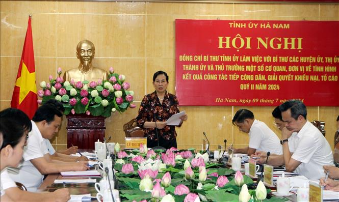 Bí thư Tỉnh ủy Hà Nam Lê Thị Thủy phát biểu chỉ đạo tại hội nghị. Ảnh: Nguyễn Chinh - TTXVN