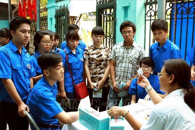 Tư vấn sức khỏe sinh sản tiền hôn nhân cho thanh niên Quận Ba Đình (Hà Nội), nhằm nâng cao chất lượng dân số, đáp ứng nguồn nhân lực chất lượng cao. Ảnh: Dương Ngọc – TTXVN