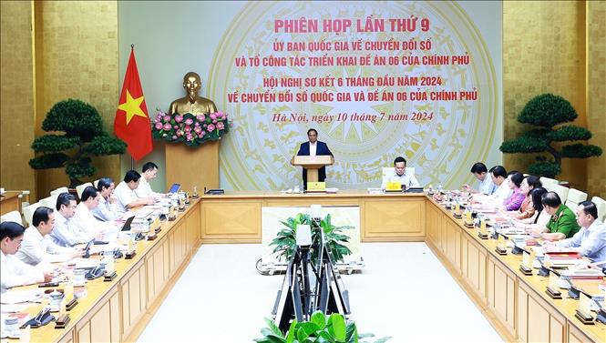 Thủ tướng Phạm Minh Chính chủ trì Hội nghị sơ kết 6 tháng Uỷ ban Quốc gia về chuyển đổi số và Đề án 06. Ảnh: Dương Giang-TTXVN
