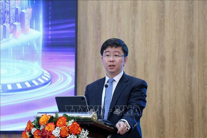 In his opening remarks, Deputy Minister of Information and Communications Bui Hoang Phuong describes information-technology as a main growth engine of the national economy last year, with its turnover estimated at 138 billion USD. VNA Photo: Tiến Lực