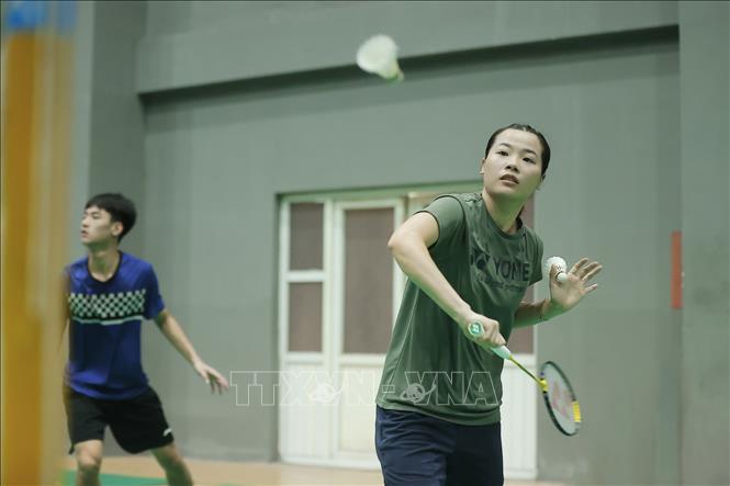 Nguyễn Thùy Linh và Lê Đức Phát đang tập luyện cùng đội tuyển Cầu lông Việt Nam tại Trường Đại học TDTT Bắc Ninh. Ảnh: Minh Quyết - TTXVN