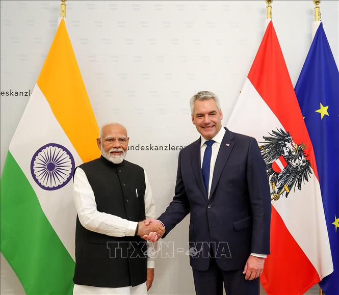 Thủ tướng Ấn Độ Narendra Modi (trái) và người đồng cấp Áo Karl Nehammer tại cuộc gặp ở Vienna ngày 10/7/2024. Ảnh: ANI/TTXVN 