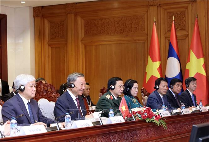 President To Lam and the Vietnamese high-ranking delegation at the talks. VNA Photo: Nhan Sáng