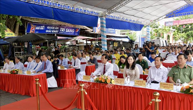 Các đại biểu dự Lễ tưởng niệm 195 năm Ngày mất Danh thần Thoại Ngọc Hầu. Ảnh: Thanh Sang-TTXVN