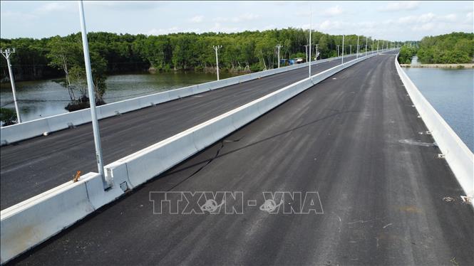 Cao tốc Bến Lức - Long Thành cơ bản hoàn thành. Ảnh: Công Phong - TTXVN
