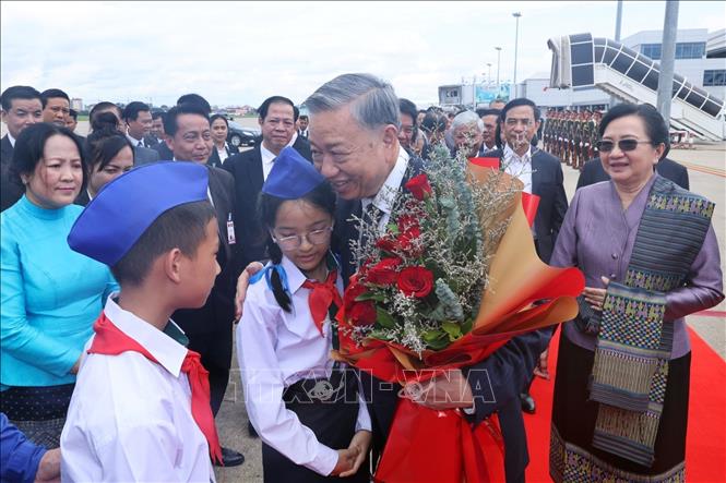 President concludes successfully State visit to Laos - VNA Photos ...