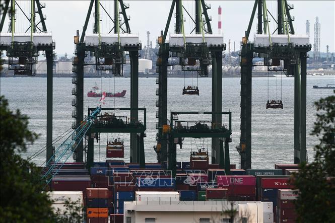 Quang cảnh cảng hàng hóa tại Singapore. Ảnh: THX/TTXVN