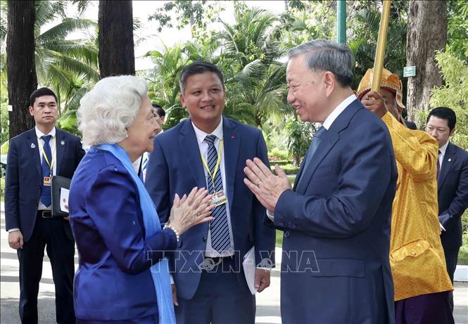 Vietnamese President To Lam pays a courtesy call on Cambodia's Queen Mother Norodom Monineath Sihanouk. VNA Photo: Nhan Sáng