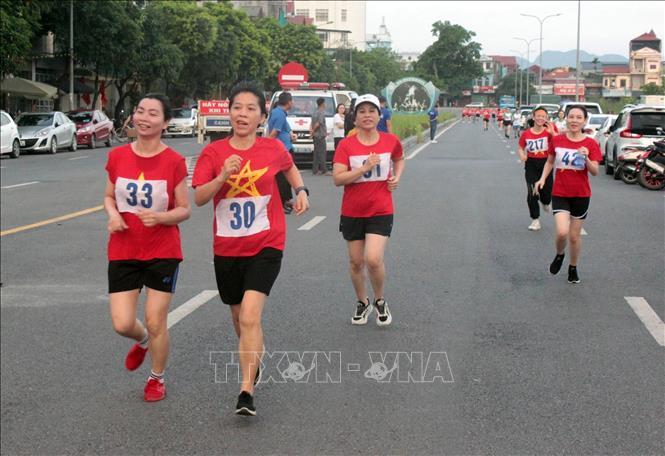 Các vận động viên tham gia giải chạy. Ảnh: Thùy Dung - TTXVN